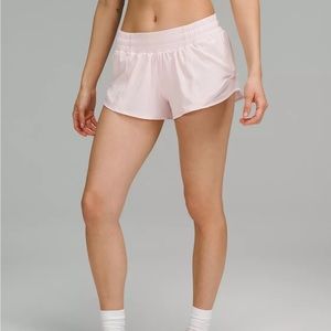 NWOT 🍓Strawberry Milkshake 🍓 Lululemon Hotty Hot Low-Rise Lined Short 2.5”